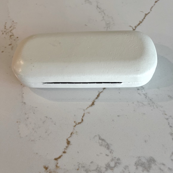 Marc Jacob Eyeglass Hard Case W/Cloth - Picture 3 of 5